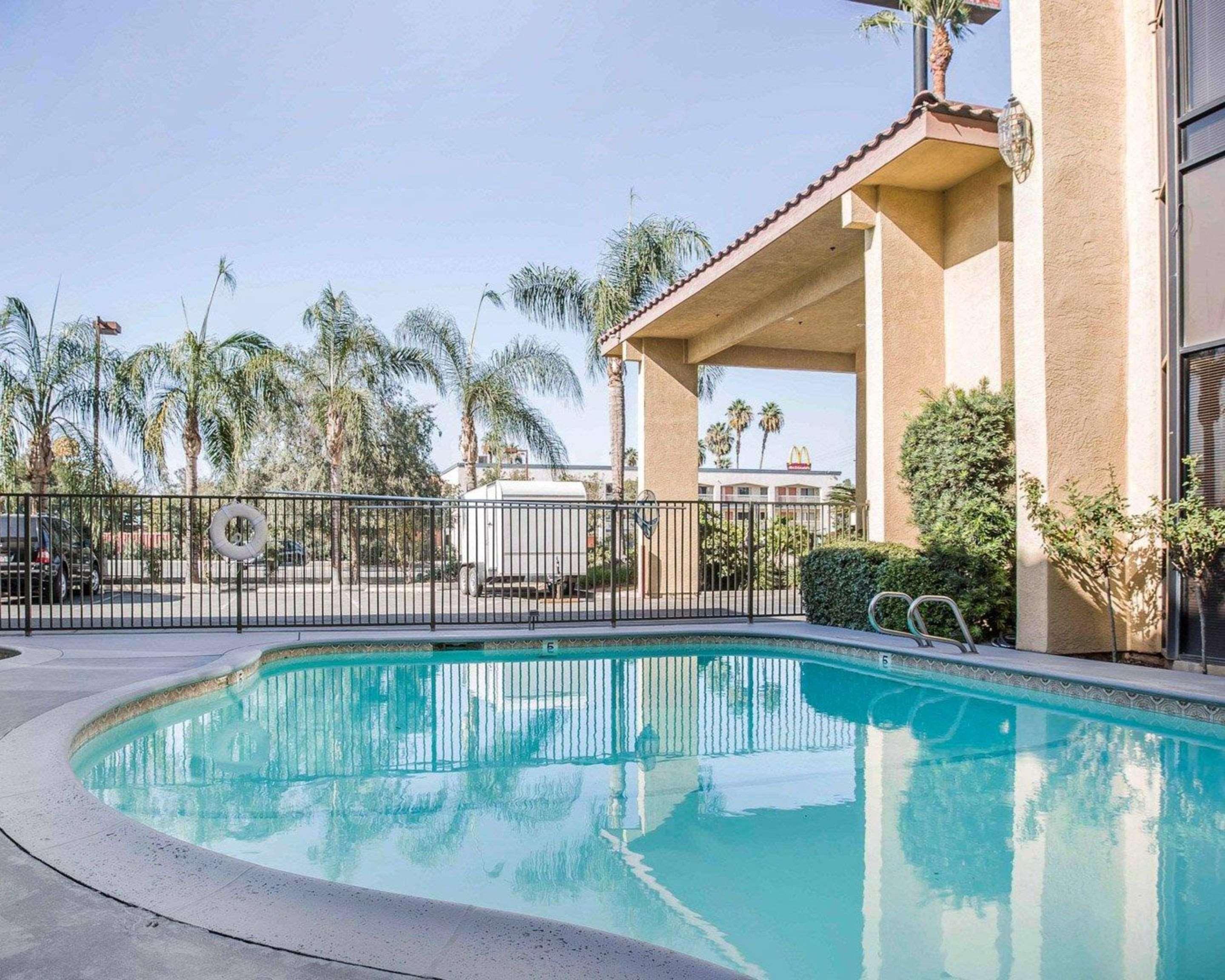 California Inn And Suites Bakersfield Exteriér fotografie